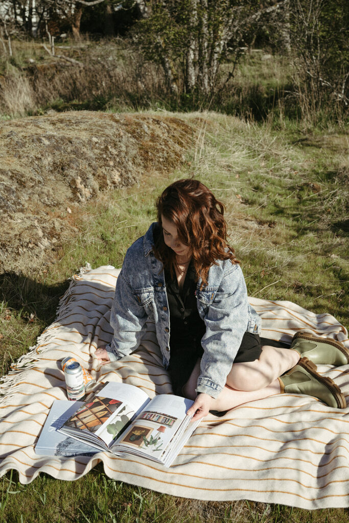 creative copywriter Isobel at a picnic